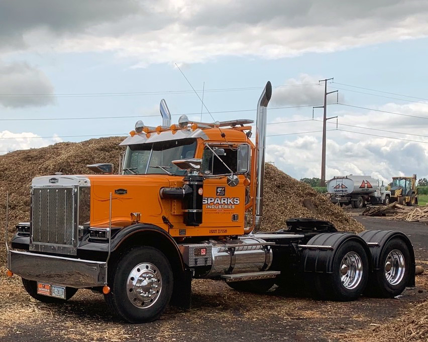 AutocarTruck's tweet photo. #WorkingWednesday. This stunning 1985 AT64 is no trailer queen, it still runs daily.
#Autocartrucks #AT64 #AutocarAT64 #1980strucks #classicAmericantrucks #CAT3406 #Retrotruck https://t.co/tmrZt4g440