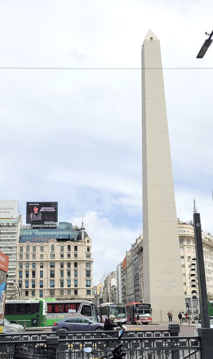 likesilloraste's tweet photo. feliz cumpleaños @SpreenDMC 🫶🏻 de nuestra parte decidimos darte este lindo regalo en tu dia ! un mensaje para vos en la pantalla grande frente al obelisco 🎉

#HappyBirthdaySpreen https://t.co/5QIGLLdM1U