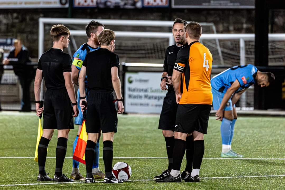 Worksop fc under the lights 

@FlocktonFlopper in the middle 

 Sheffield & Hallamshire Senior Cup!

📸 Corey Prevett Photography