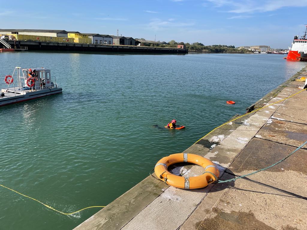 Yesterday Blue watch & @fire_suffolk prevention team assisted @ABP_SSP #Lowestoft with familiarisation training on port side life-saving equipment for ABP staff and port workers  #notjustfires 🦺🚢🚒⚓️