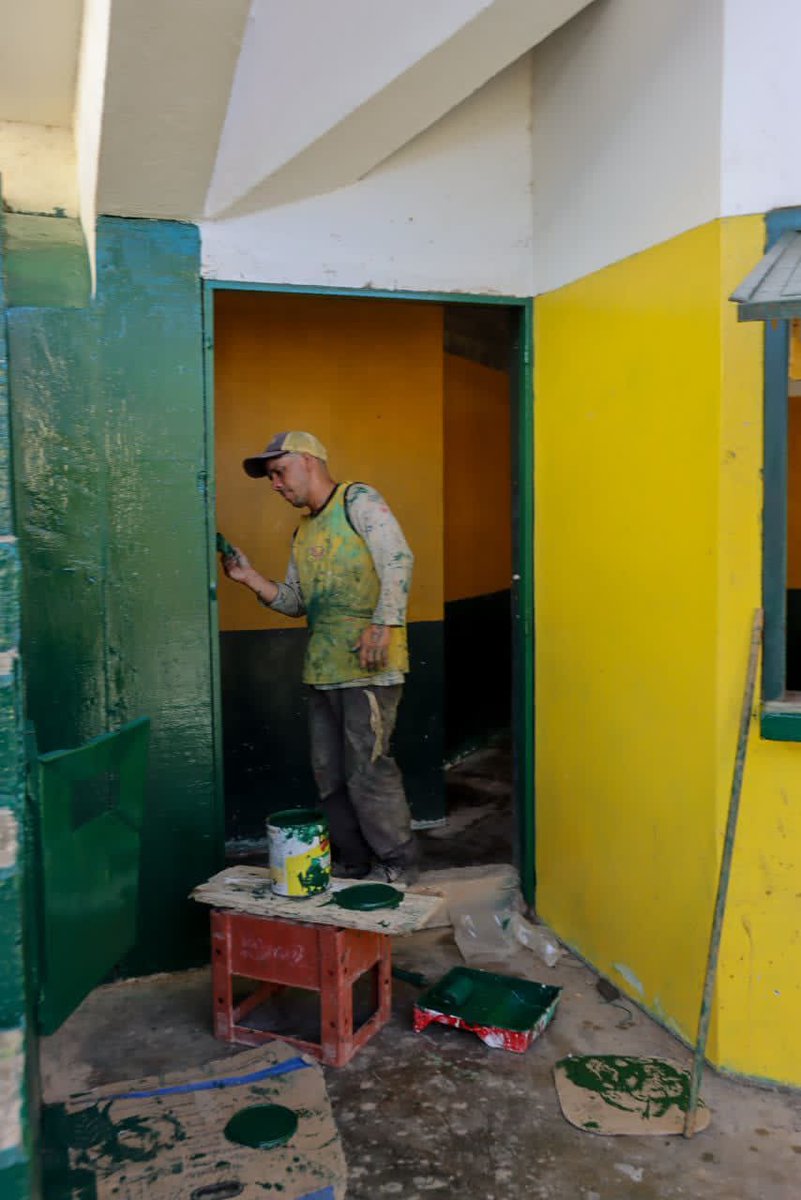 Inspeccionamos los trabajos de rehabilitación que  estamos ejecutando en el estadio de La Rinconada, los cuales avanzan a buen ritmo. Pronto estaremos entregando esta obra a la comunidad 
¡Juntos lo estamos logrando!

#JuventudPatriótica 
<a href="/NicolasMaduro/">Nicolás Maduro</a> 
<a href="/PartidoPSUV/">PSUV</a>