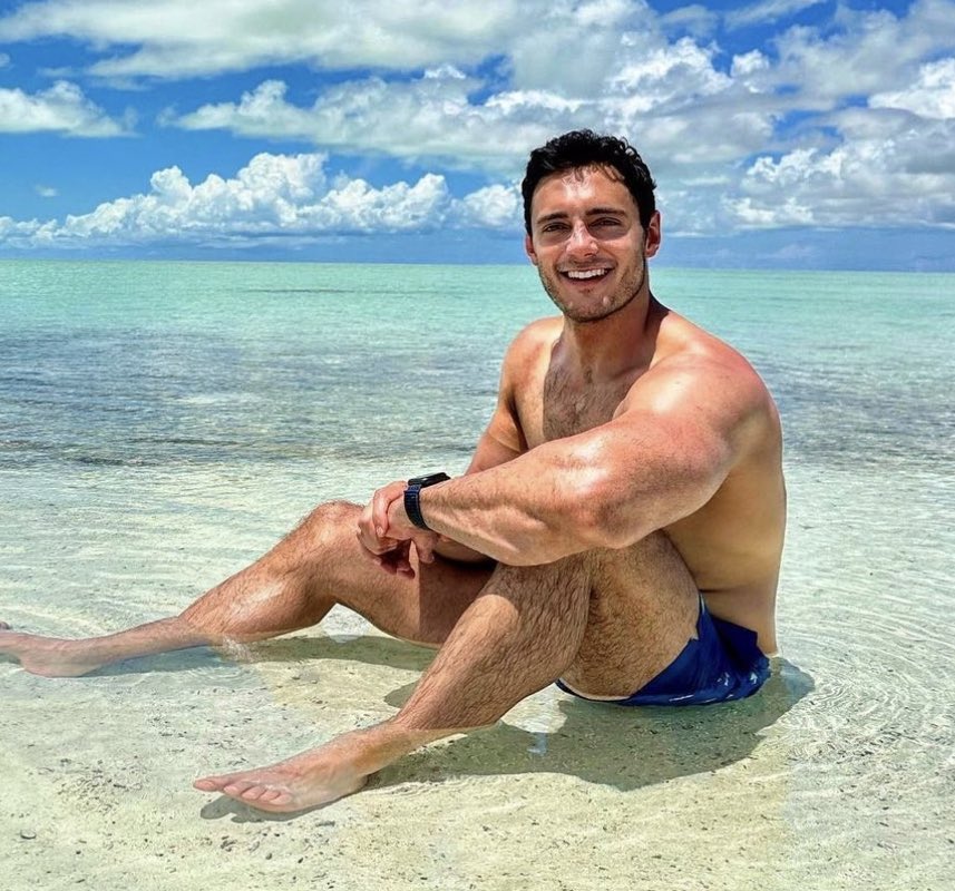 stevenromo's tweet photo. I came out to my closest family a decade ago.

2 years ago, I posted about being engaged. To my surprise, publications called it ‘a news anchor’s coming out’

The truth is—coming out’s not a 1 time thing. Heck, I came out to the dentist weeks ago when he asked about a wife. 1/2 https://t.co/j6e29KrgKV