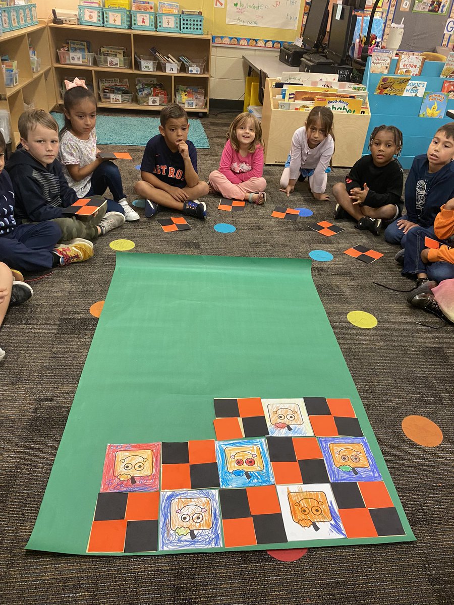 allimceach's tweet image. Working with shapes and patterns. Perfect weather this week ti make a quilt!!!! @HumbleISD_FE @HumbleElemMath #Spookley #welovemathcircles #kinderismyhappyplace