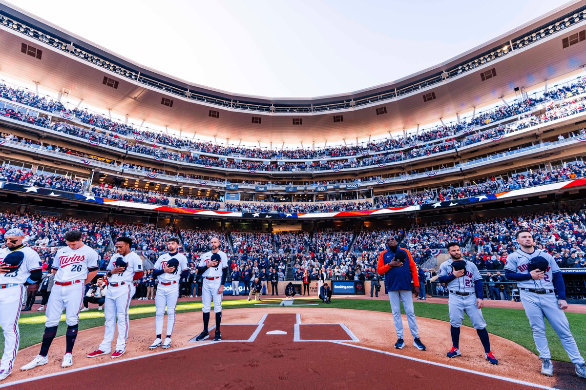 astros's tweet photo. Congrats on a great season, @Twins! https://t.co/YyVcZ4RkA3