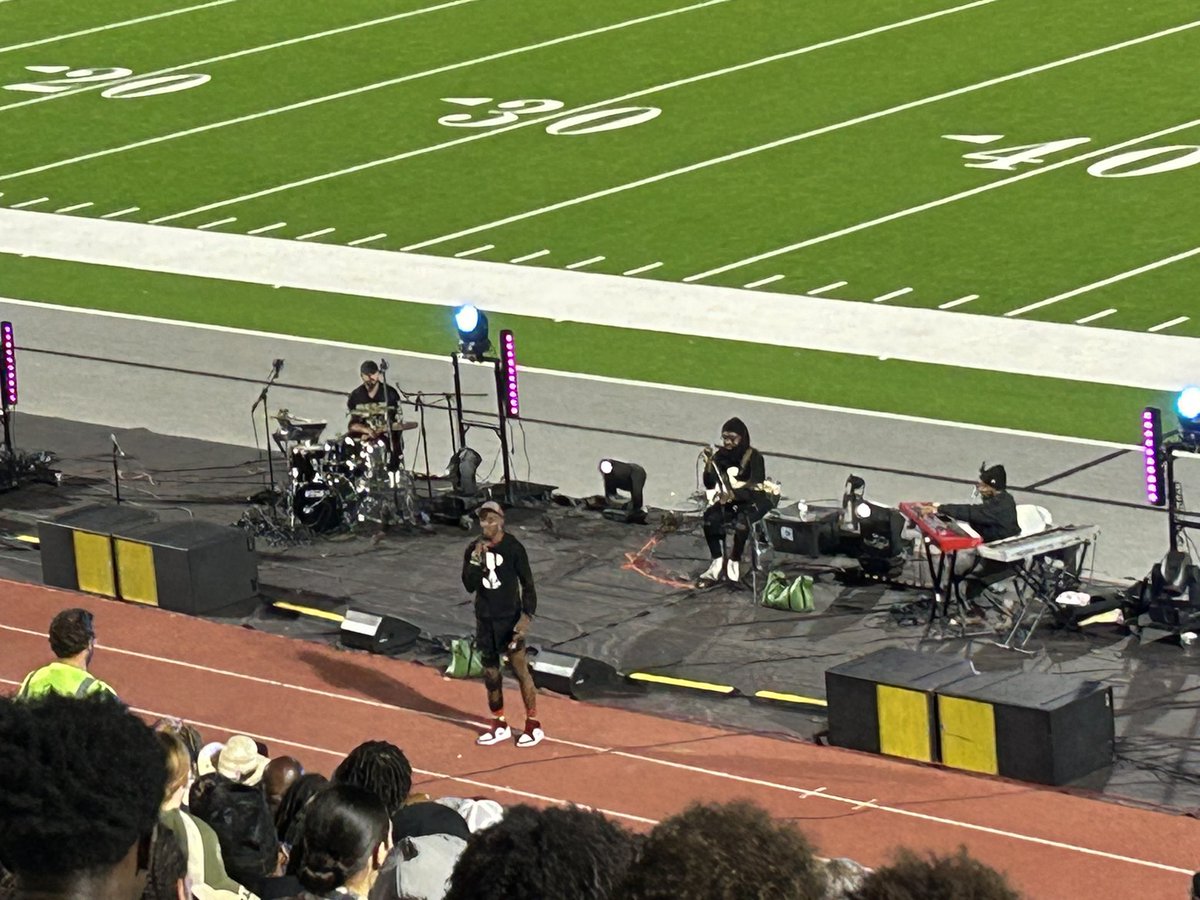 MarkHum7's tweet photo. Proud of @HHKnights_FB representing us at Fields of Faith. Super proud of @DPlakeQB9 @Jerem1ahDown1 &amp; Coach K. Wilson @HHHS_Trainers sharing their testimonies tonight. 🙏 #FCA23 

@KilleenISD_ @AthleticsKISD @HHKnights_FB @HhhsKnights https://t.co/s4BK3ou4Uw