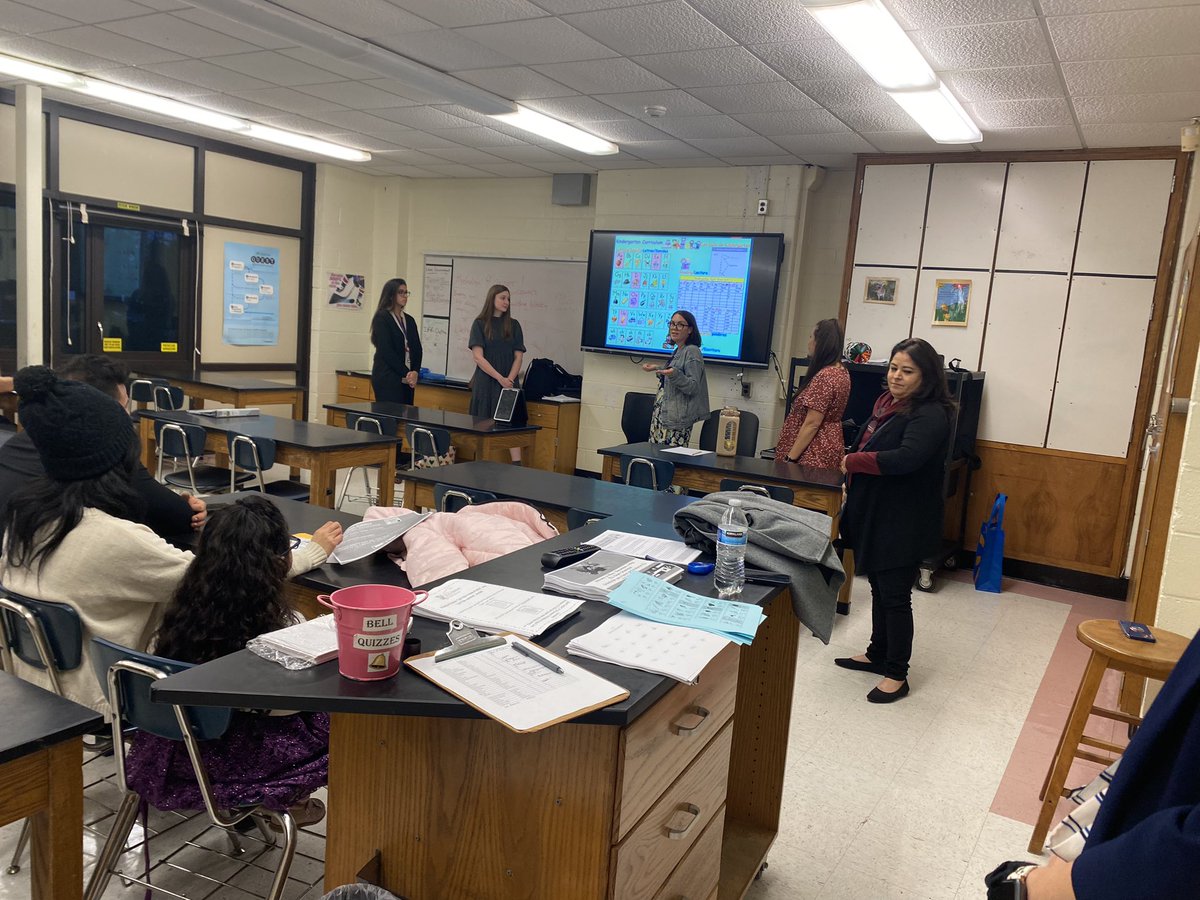 Our annual ENL orientation night at Islip HS 💜💛 #Isliprising