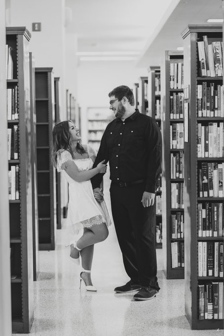 𝕷𝖎𝖑 𝕾picy Nugget - 1 pic. And while I’m amped about the new lens, enjoy these engagement shots I got. First time shooting in the Milwaukee Library! #photography https://t.co/BIFQy11nQV