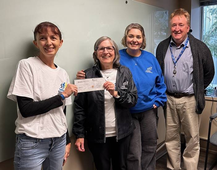 KingstonDefD's tweet photo. Yesterday, we had the great pleasure of handing over the 2023 cheque to Resolve Counselling Services Canada, raised from your amazing donations! 👏 
Thank you everyone!!
See you May 25, 2024!! 😉😊💙
#defeatdepression #mooddisorderssocietyofcanada https://t.co/cMCPcFI07B