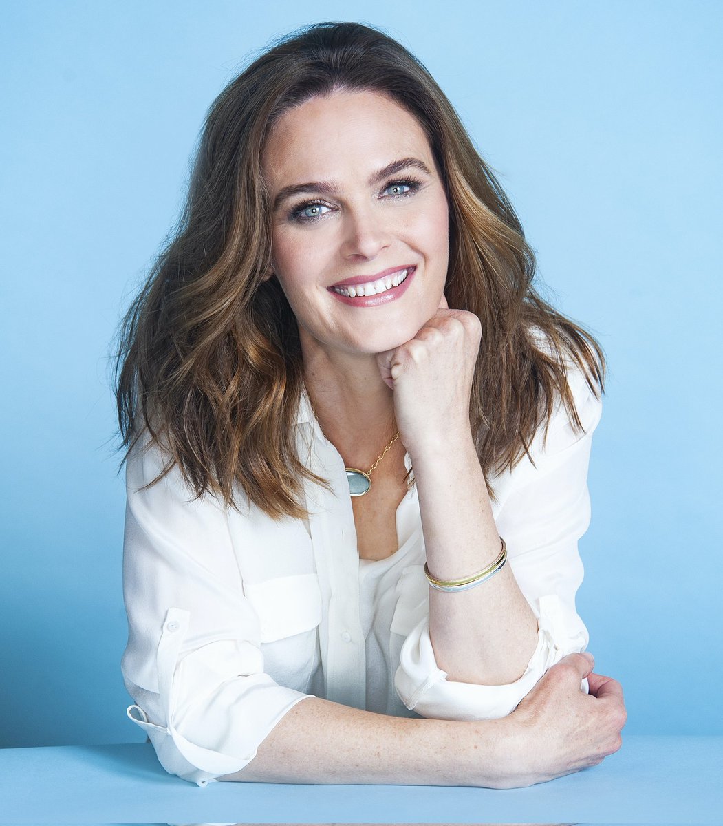 Bonespinpin's tweet image. HAPPY BIRTHDAY BONNE FÊTE @emilydeschanel 🎈🎉🎊 I hope you had a wonderful day! Forever one of my favorite actress! 🥰❤💀 @OfficialBONEStv #TemperanceBrennan #DevilInOhio @colombinepier