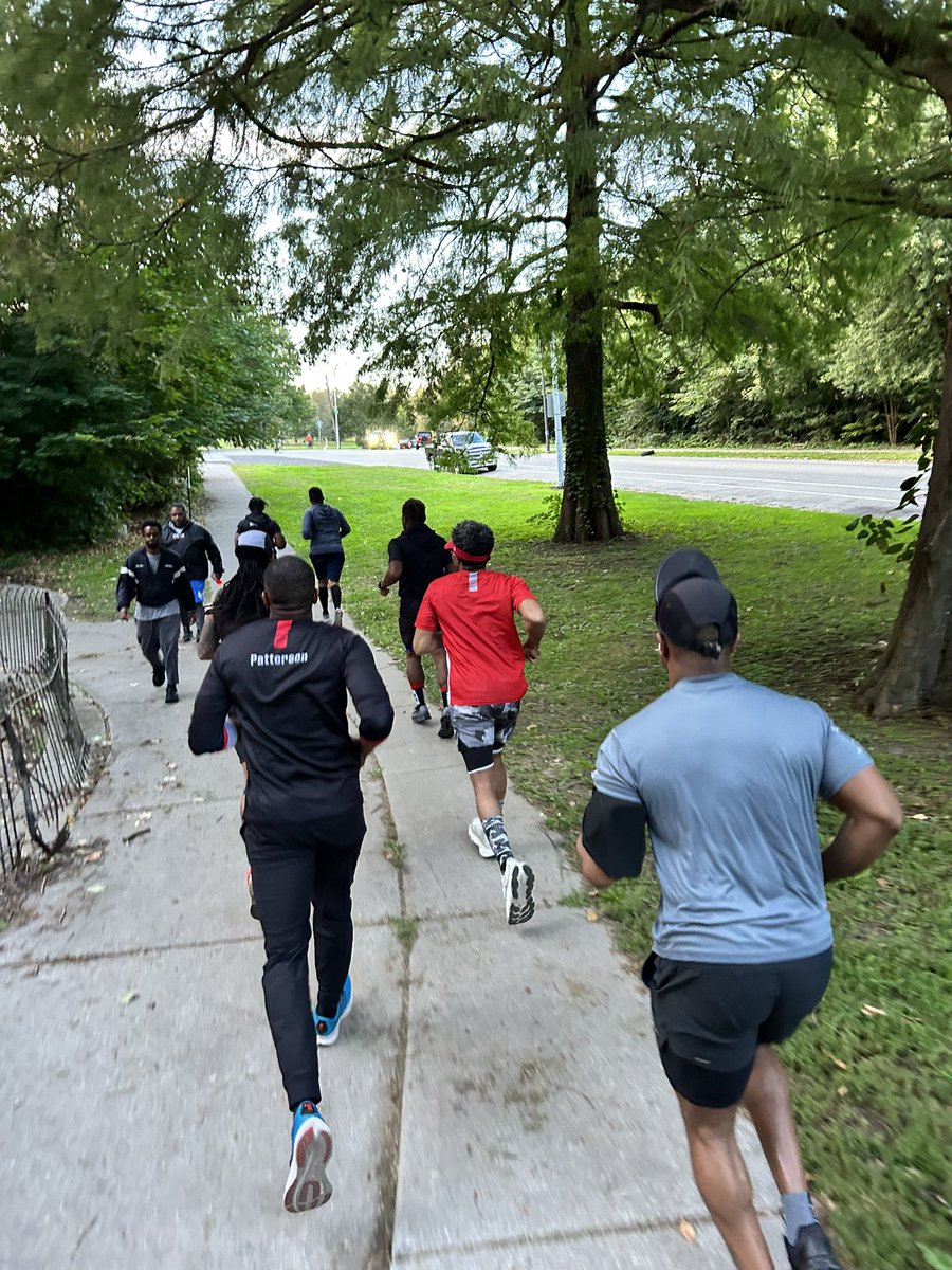 BMR_PHL's tweet photo. Another great group run &amp; fellowship tonight for the Philly Chapter. We decided to take one of our throwback classic routes through North Philly. Shoutout to all the bro’s who took time out to join us tonight!! #BMRPhilly #HealthyBrotherhood https://t.co/ymTdIS5KSF