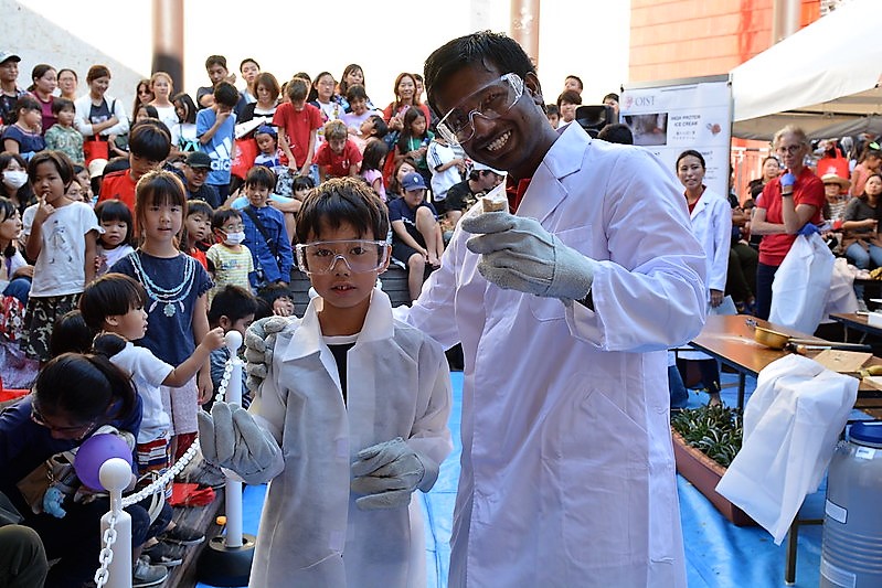 Come meet #OIST scientists! 🌟 Join us for inspiring talks and special appearances by some of the brightest minds in #STEM. Your family won't want to miss this! 🤓 Registration opens Oct. 16 👉 oist.jp/outreach/scien…