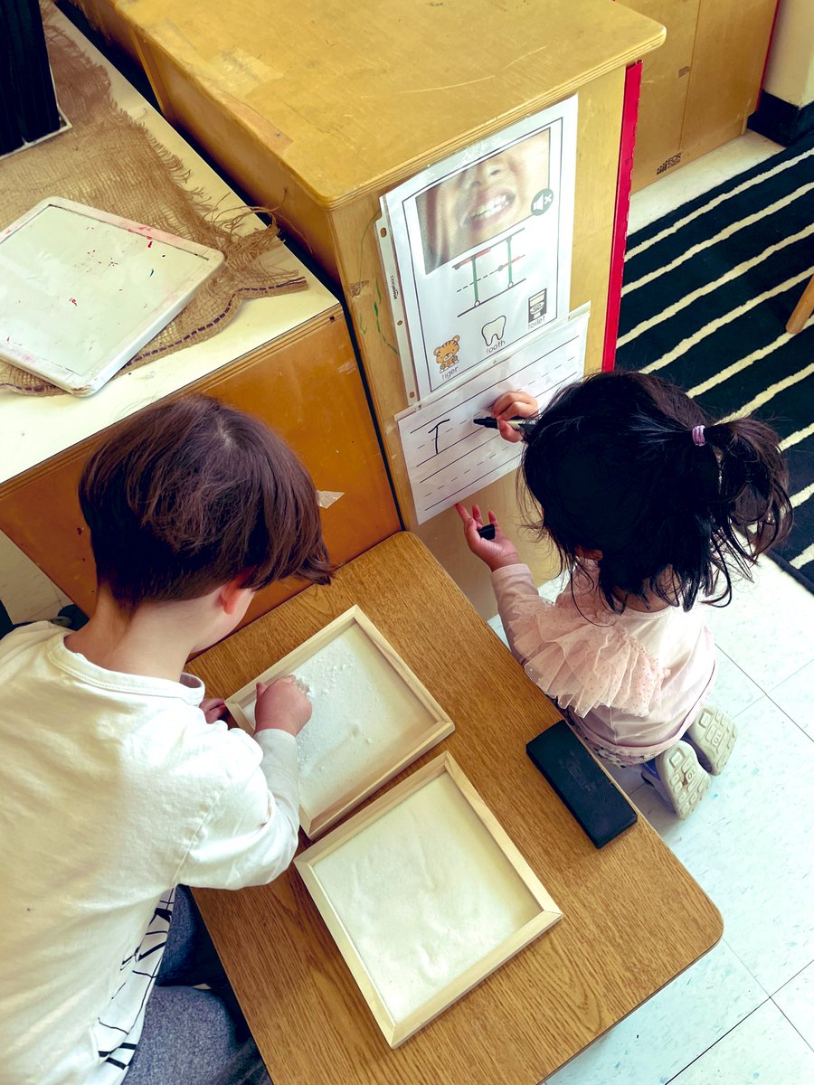 CreativeKindie's tweet photo. We have been unlocking #phonemes using our #soundwall & exploring, learning & practising sounds & letters using a multi sensory approach. We especially enjoyed writing letters on our classmates backs. #ScienceofReading #literacy #earlyyears @AllenbyPS_TDSB #tdsb https://t.co/cA0ziuqnQK