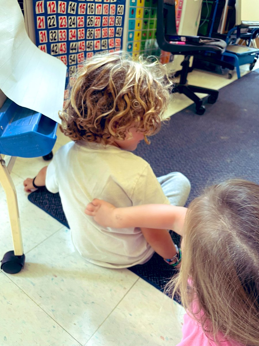 CreativeKindie's tweet photo. We have been unlocking #phonemes using our #soundwall & exploring, learning & practising sounds & letters using a multi sensory approach. We especially enjoyed writing letters on our classmates backs. #ScienceofReading #literacy #earlyyears @AllenbyPS_TDSB #tdsb https://t.co/cA0ziuqnQK