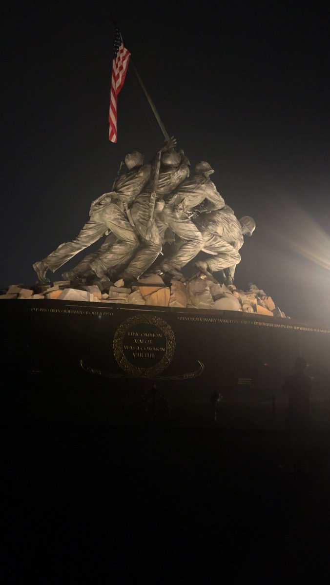 MrKingHyatts's tweet photo. One of my personal favorite statues and memorials in DC https://t.co/20SpQqcawW