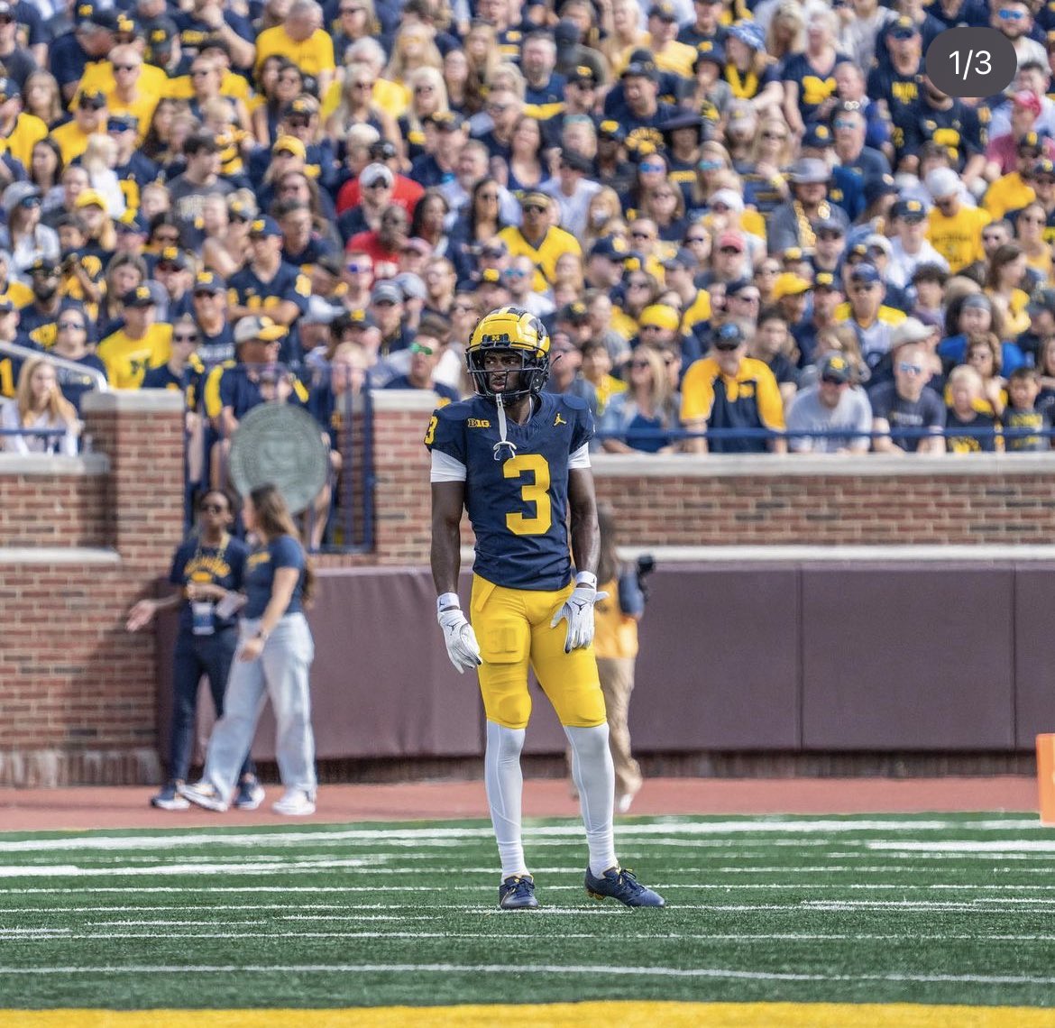 JAMARIONPARKER_'s tweet photo. Michigan Re-offered !! @CoachJim4UM @MHart2032  @DemetricDWarren @SWiltfong247 @ChadSimmons_ @AllenTrieu @Rivals_Clint  @on3 @RitterPrep @BrennanSpain https://t.co/k4YlZjhdC5