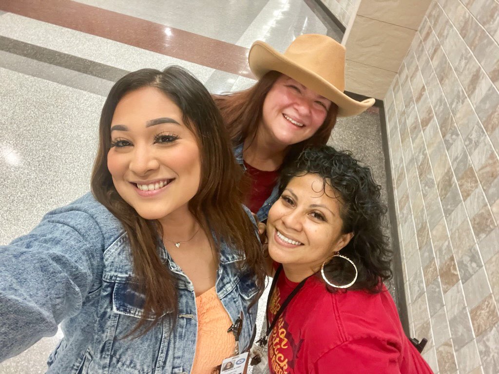 Cowboy vs Aliens <a href="/HumbleISD_SCHS/">Summer Creek High</a>