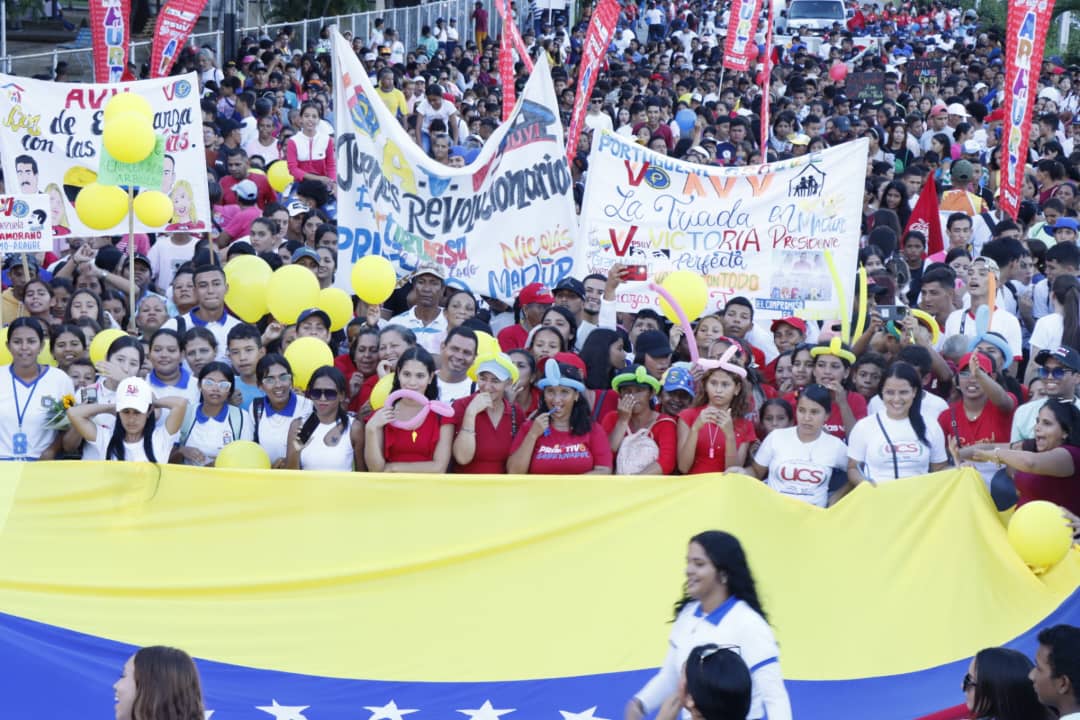 ¡Tremenda movilización de la juventud del estado Portuguesa! Colorida, alegre y llena del amor de una generación que se asume vanguardia en la construcción de la Venezuela Próspera y buena. ¡Mi saludo y abrazo!