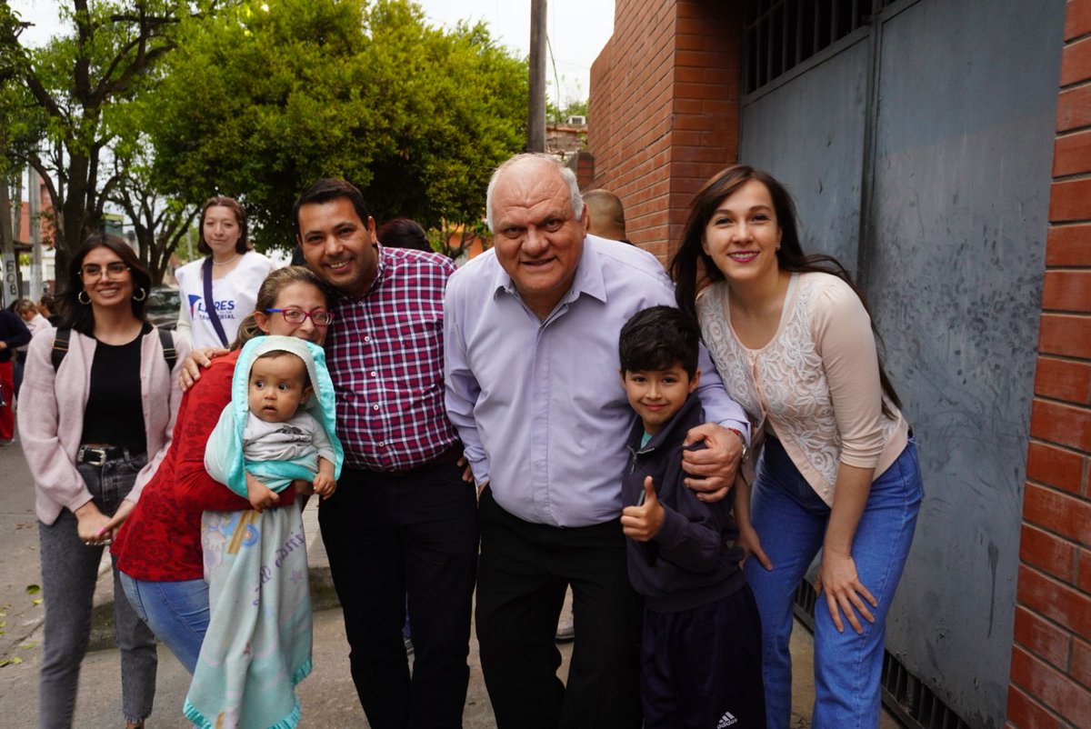GastonEGGomez's tweet photo. Hoy caminamos Villa Urquiza, este populoso barrio de San Miguel de Tucumán. Estuvimo cara a cara con los vecinos, llevando la propuesta de Libre del Sur para las elecciones generales del 22 de octubre. https://t.co/gVDAQfyQk5