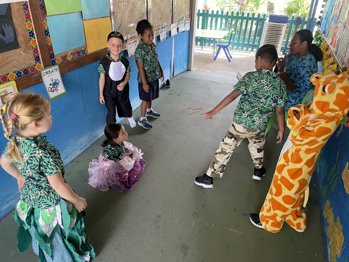 DanseyRenee's tweet photo. #reception have started their new unit #hweo all on imagination, including a guest Author, painting, music, and drama. CI: imagination inspires creativity and helps us express ourselves. #pyp #issfj #express #art #music https://t.co/86QawESEnQ
