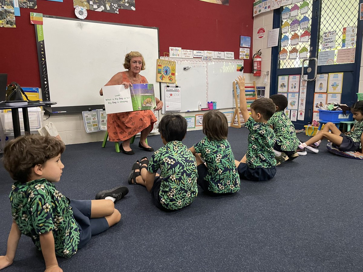 DanseyRenee's tweet photo. #reception have started their new unit #hweo all on imagination, including a guest Author, painting, music, and drama. CI: imagination inspires creativity and helps us express ourselves. #pyp #issfj #express #art #music https://t.co/86QawESEnQ