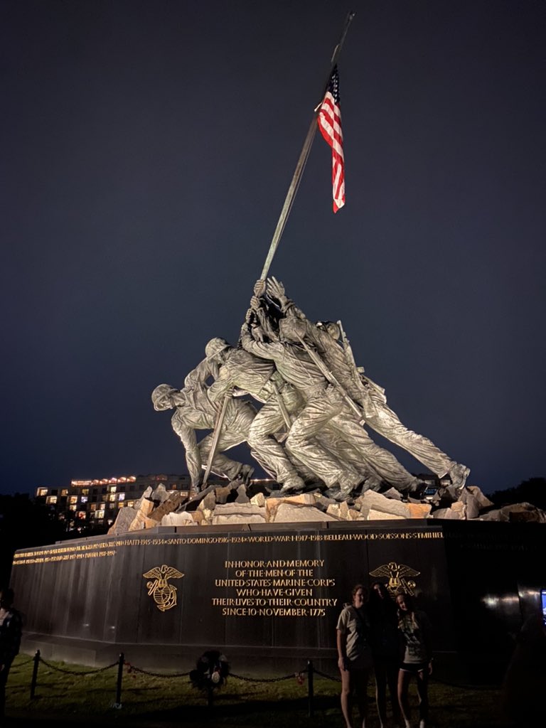 Quick trips to the White House and the Iwo Jima memorial to end the night!