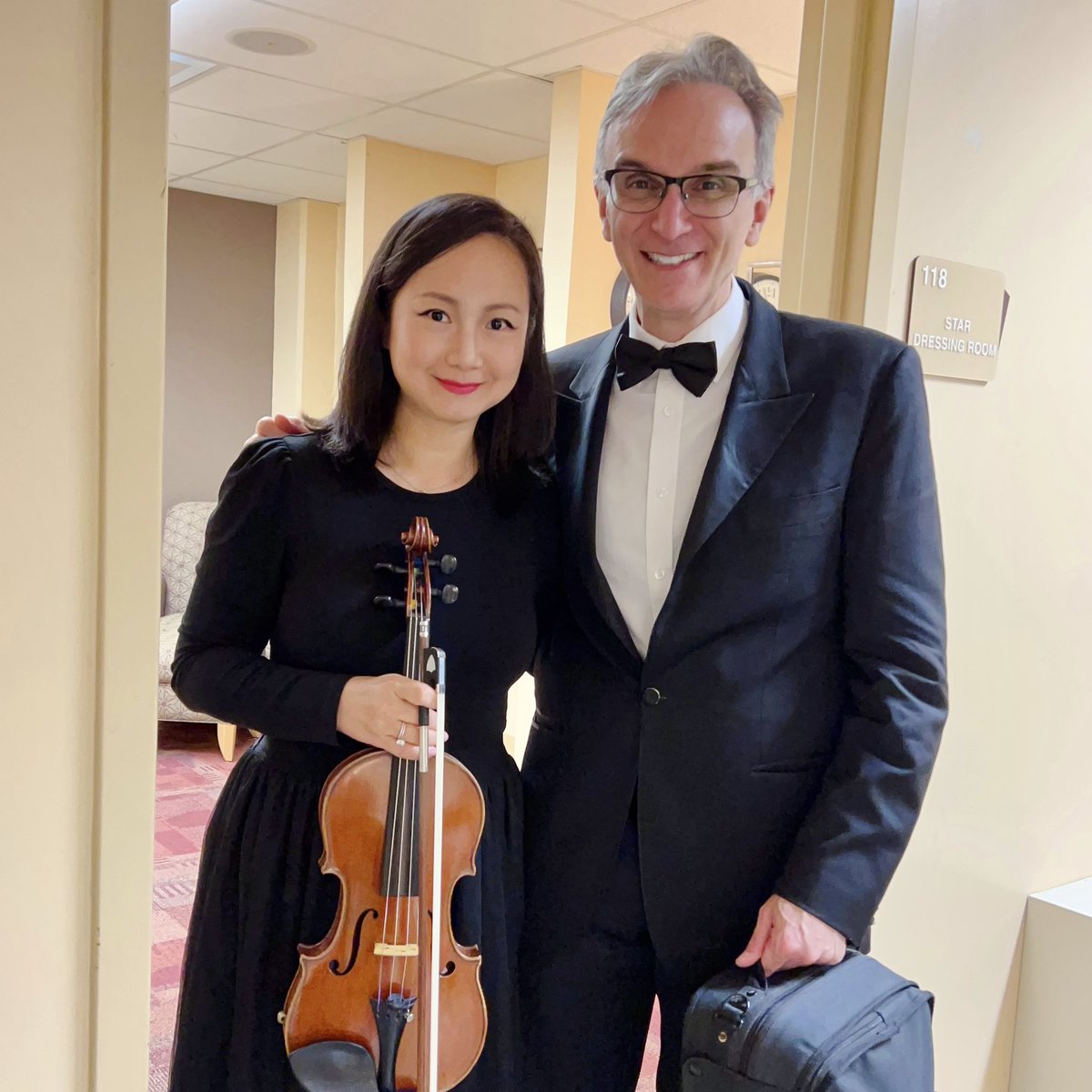LipengChenMusic's tweet photo. It’s great to play with the legendary Gil Shaham again! - FW Philharmonic opening concert night! 🎻

#violinist #legend #orchestra #philharmonic #musician #korngoldviolinconcerto @GilShaham https://t.co/PnD0dn6Gj9