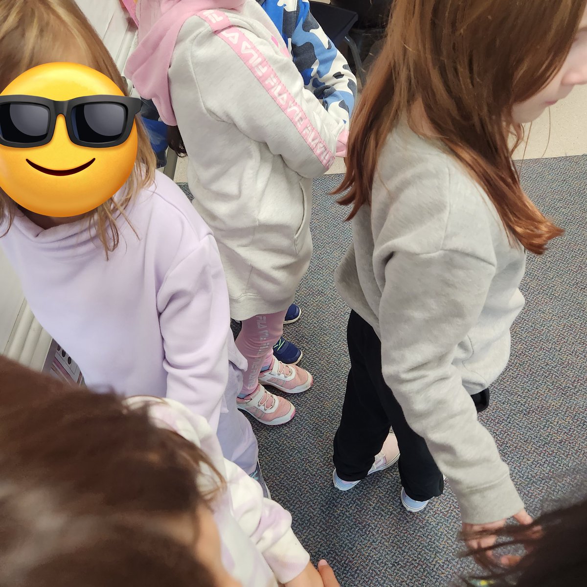 MmeHelmke's tweet photo. 🪢HUMAN KNOT🪢

Thanks Mlle Thomson for the fun ice breaker! 3/4FI and 2FI are learning buddies AND gym buddies. Each person held hands with someone else in the group. They had to work together to untangle. SO. MUCH. FUN. https://t.co/3ClrlBczos