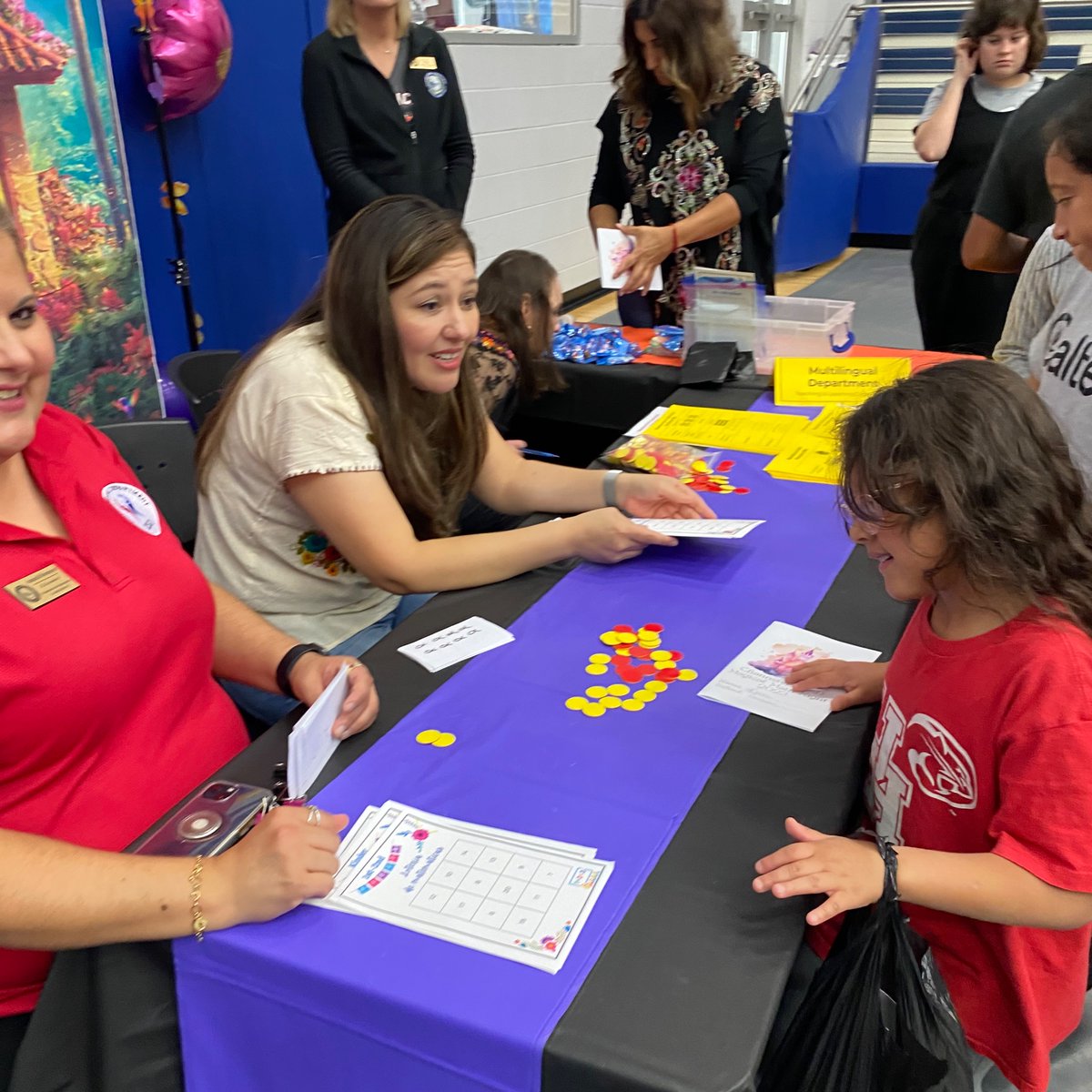 Math Night fue una noche de “Encanto”. Thanks to all the parents that came out to this event with their child.  Parents were given a list of excellent math games to engage in with their child at home. @CISD_ML @amyeckMLCisd @MsAMontemayor @ChannelviewISD