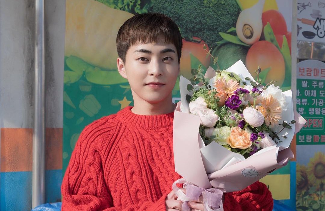 EXOGlobal's tweet photo. [OFFICIAL] 231012 sm_actist Instagram Update with #XIUMIN 

“Another reason to look forward to Friday. This is <CEOdol Mart>’s CEO, XIU-Taeho🥰

4PM tomorrow
Please check it out on TVing💖”

#EXO #엑소 @weareoneEXO https://t.co/P7hDvVlba5