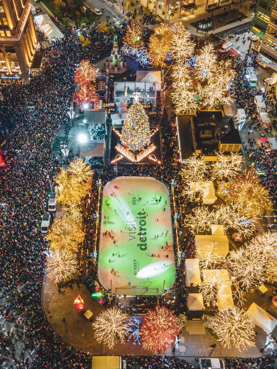 Reminder of what Detroit will look like soon at the annual Detroit Tree Lighting Ceremony! 🎄✨ 

This year will be special as the 20th anniversary of the iconic tradition. Mark your calendars now for November 17th! ⛸️📸 chuck_fuu_