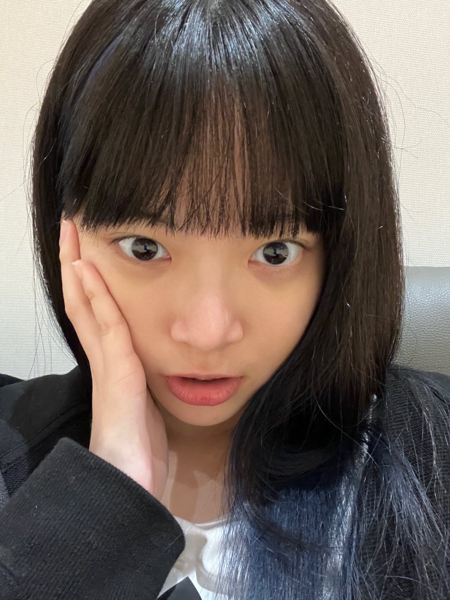 231012 위버스 #홍은채 

앞머리 가발 대봤을 때                     앞머리 처음 자른 날