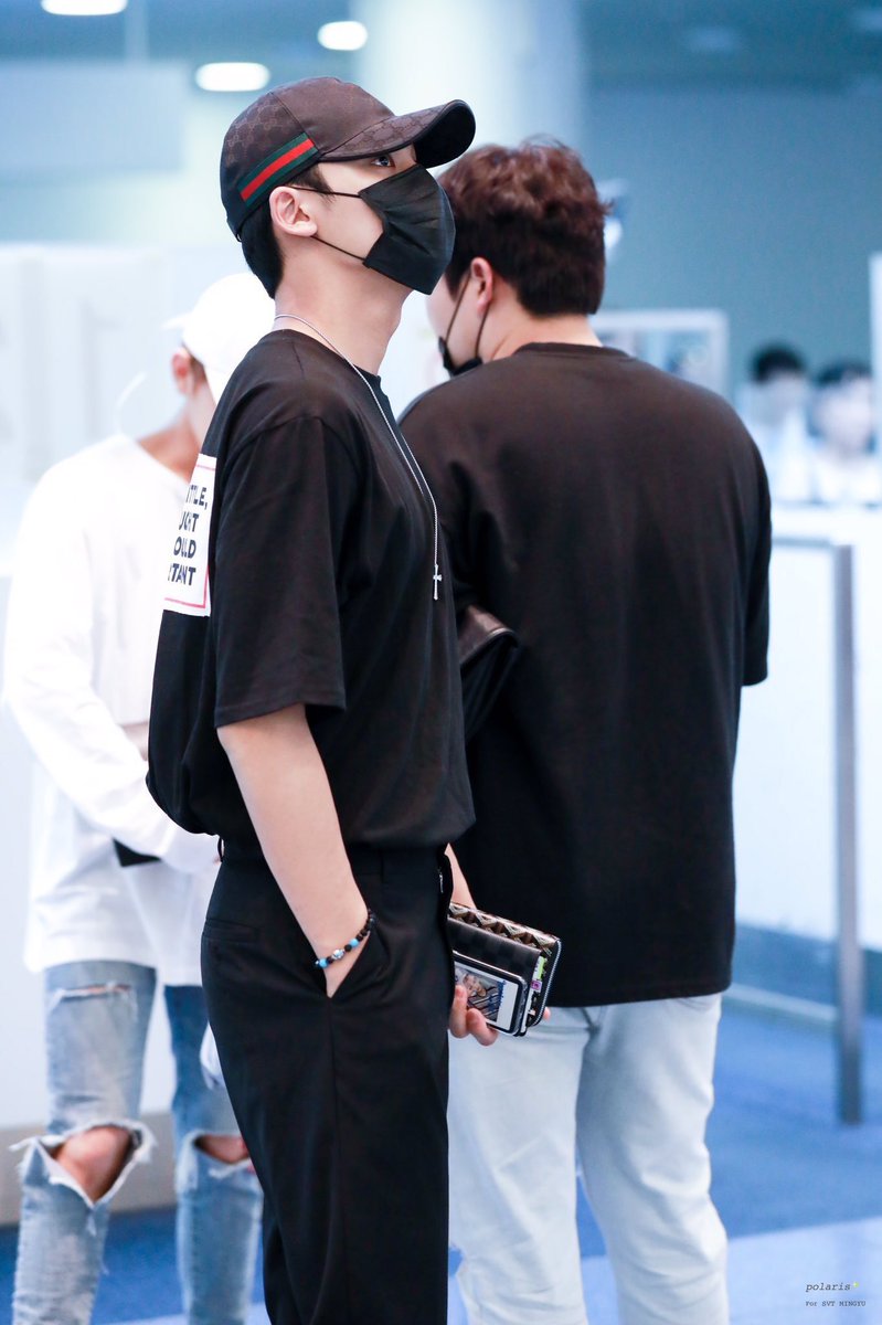 밍쫑 입떡하고 이썰 마주한담에
제정신으로 살 수가없엇움
이때부터 존나 심각해짐
배틀호모 잡앗는데
연하공이 형아 사진 폰 뒤에 끼우고 다니는 순애를 하고잇길래