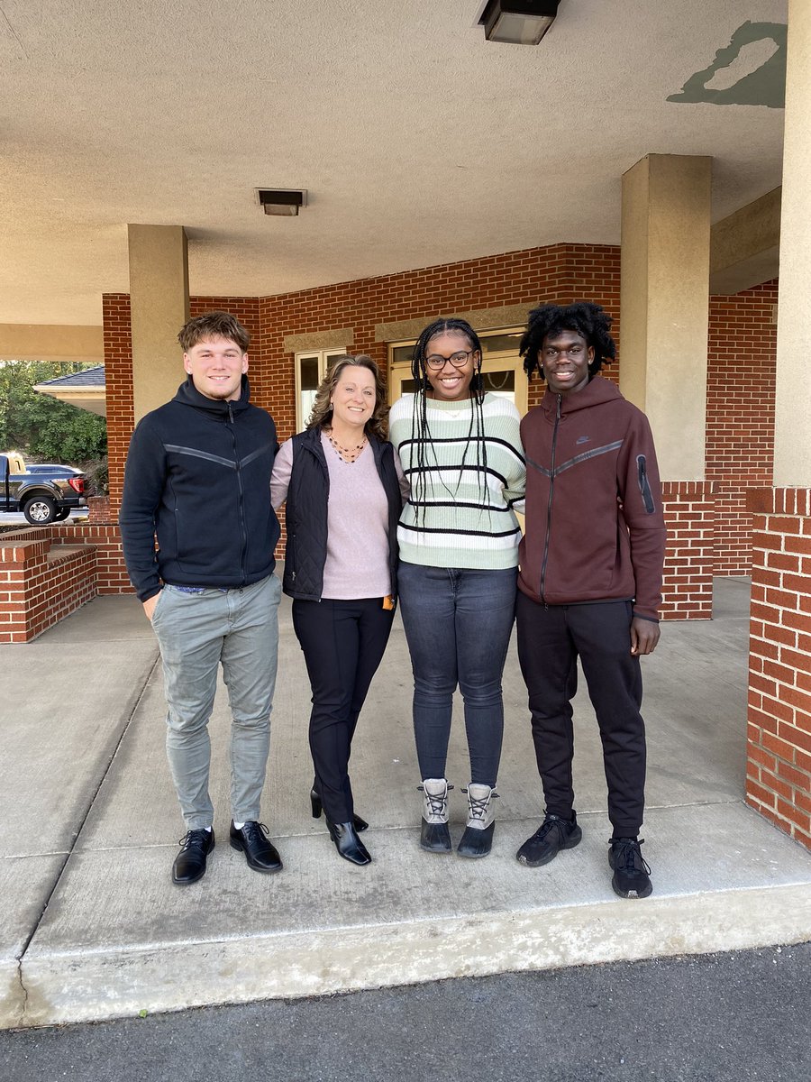 Your 2023-2024  BCS Superintendent’s Advisory Council members from Martinsburg High School @MHSTrentSherman  #leaders <a href="/MHSDogPound/">Martinsburg Bulldogs</a> <a href="/MHS_Bulldog_SCA/">Martinsburg High SCA</a>