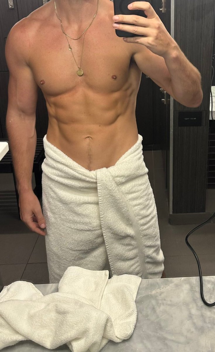 CorbinChase911's tweet photo. Because I am and can and yes I take care of myself I may have a shaped head being bald and that Orion54191/Aaron will post everything about me but he is so fat now and I luv and he got Nick addicted to meth and heroin https://t.co/nIPJ3KE2HU