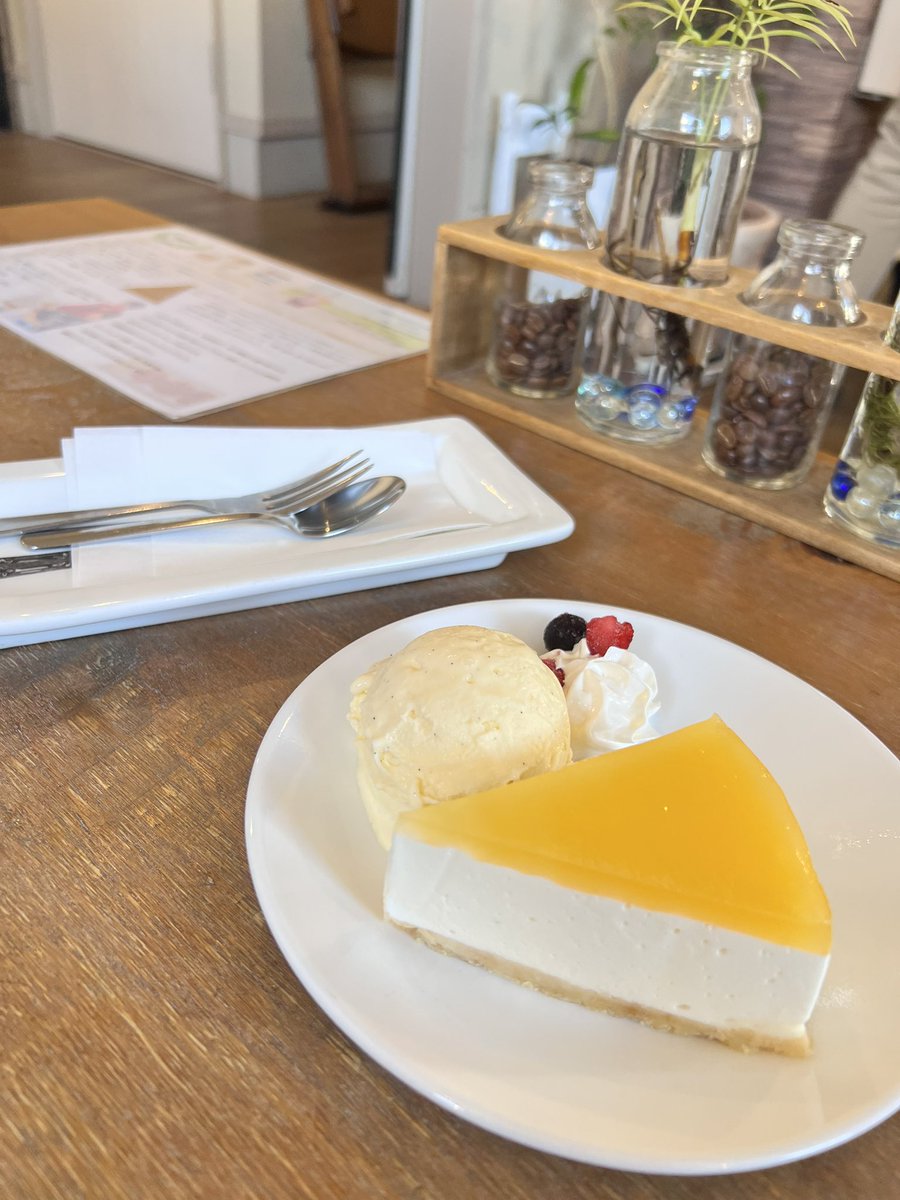 toship_takap's tweet photo. 1型糖尿病…
発症して9カ月…
外食の時には、多めに単位設定しがち…
昨日は低血糖の荒らし…
打つタイミングが悪かったのか…
食べても食べても上がらない😨
発症してから1日で初めてケーキを2個食べたよ💦
#lddm #低糖質 #低血糖 #1型糖尿病でも大丈夫 #当たり前は当たり前じゃない #現実 https://t.co/sRjIOjZM5r