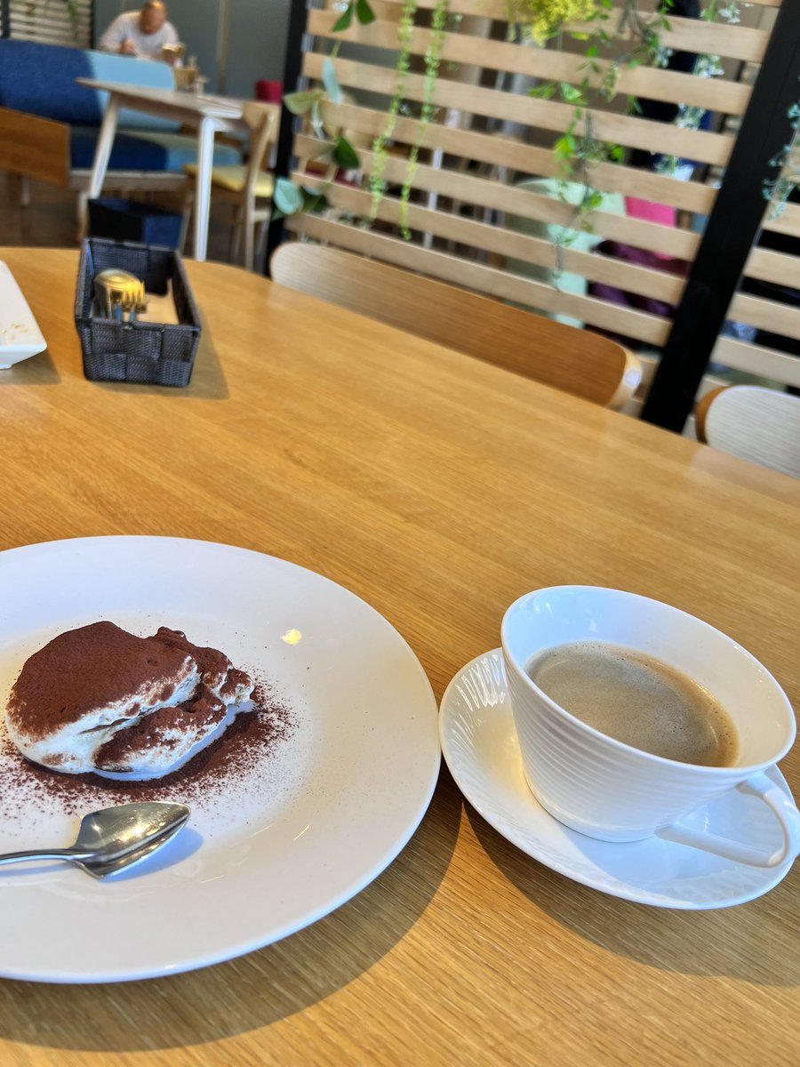 toship_takap's tweet photo. 1型糖尿病…
発症して9カ月…
外食の時には、多めに単位設定しがち…
昨日は低血糖の荒らし…
打つタイミングが悪かったのか…
食べても食べても上がらない😨
発症してから1日で初めてケーキを2個食べたよ💦
#lddm #低糖質 #低血糖 #1型糖尿病でも大丈夫 #当たり前は当たり前じゃない #現実 https://t.co/sRjIOjZM5r