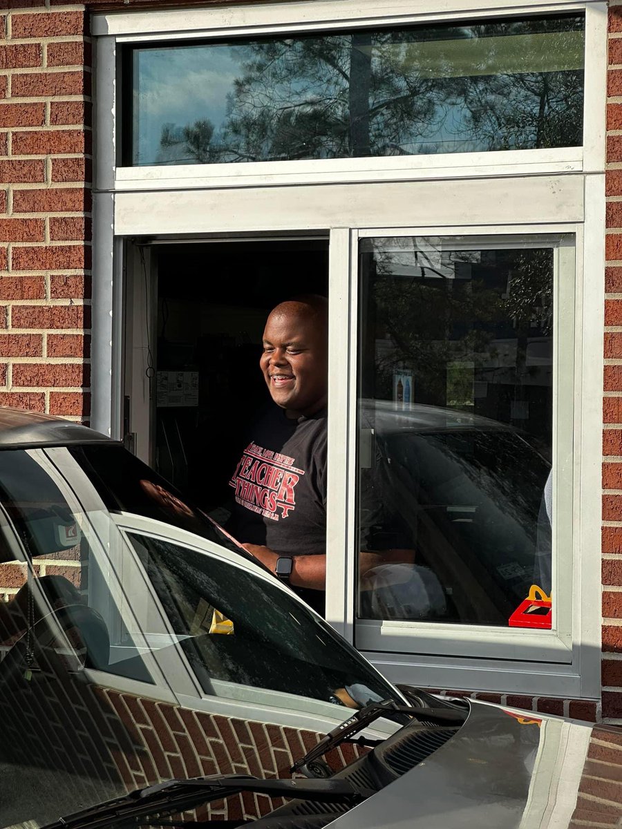 Had a great time at #McTeacherNight. <a href="/McDonalds/">McDonald's</a> Let’s open a franchise, I have some ideas lol #FirstJob #16thStreetMcDonalds #OrangeTexas