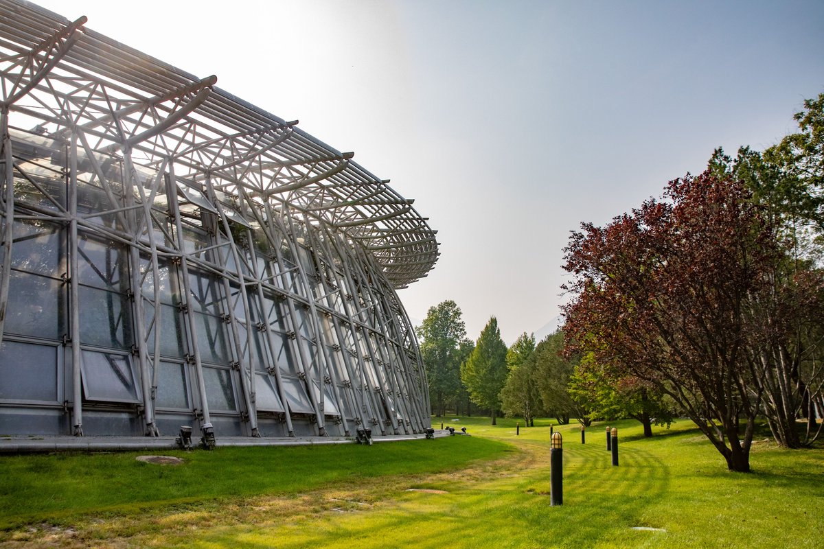 VisitBeijingcn's tweet photo. Located at the foot of #FragrantHills in western #Beijing, the #ChinaNationalBotanicalGarden is a vast, multifaceted destination that blends scientific research, education, aesthetic appreciation, and leisure. #BeijingSeasons #VisitBeijing https://t.co/rhg21Mw75W