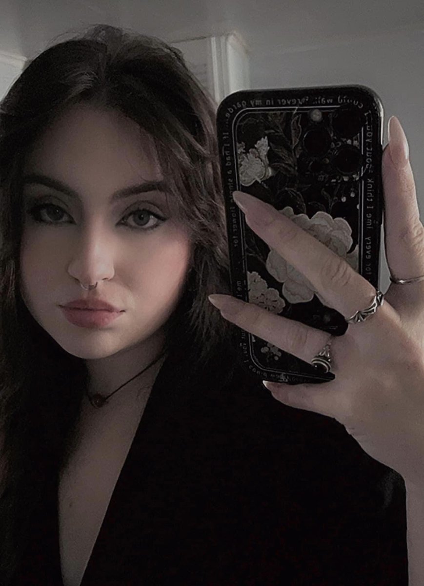 • Hi. Jynxx here. It’s not Monday but here’s a #Munday.
