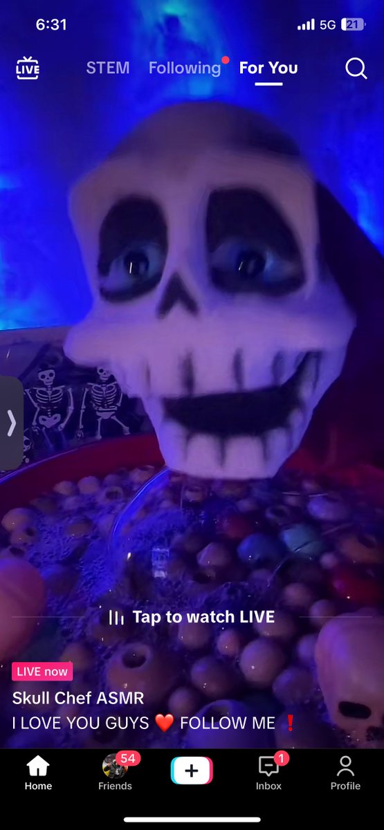 ThriftCityTexas's tweet photo. I could watch Skull Chef lives forever https://t.co/Q0fvJj5m3t