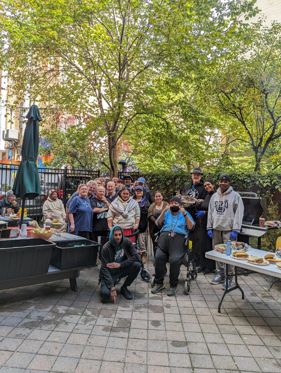 chrisgloverndp's tweet image. It was a real pleasure seeing all the residents of Portland Place today for a community BBQ!

A special thanks to Portland Place staff and volunteers who came out to help!

#SpaFY #bbq
@ehm_1913