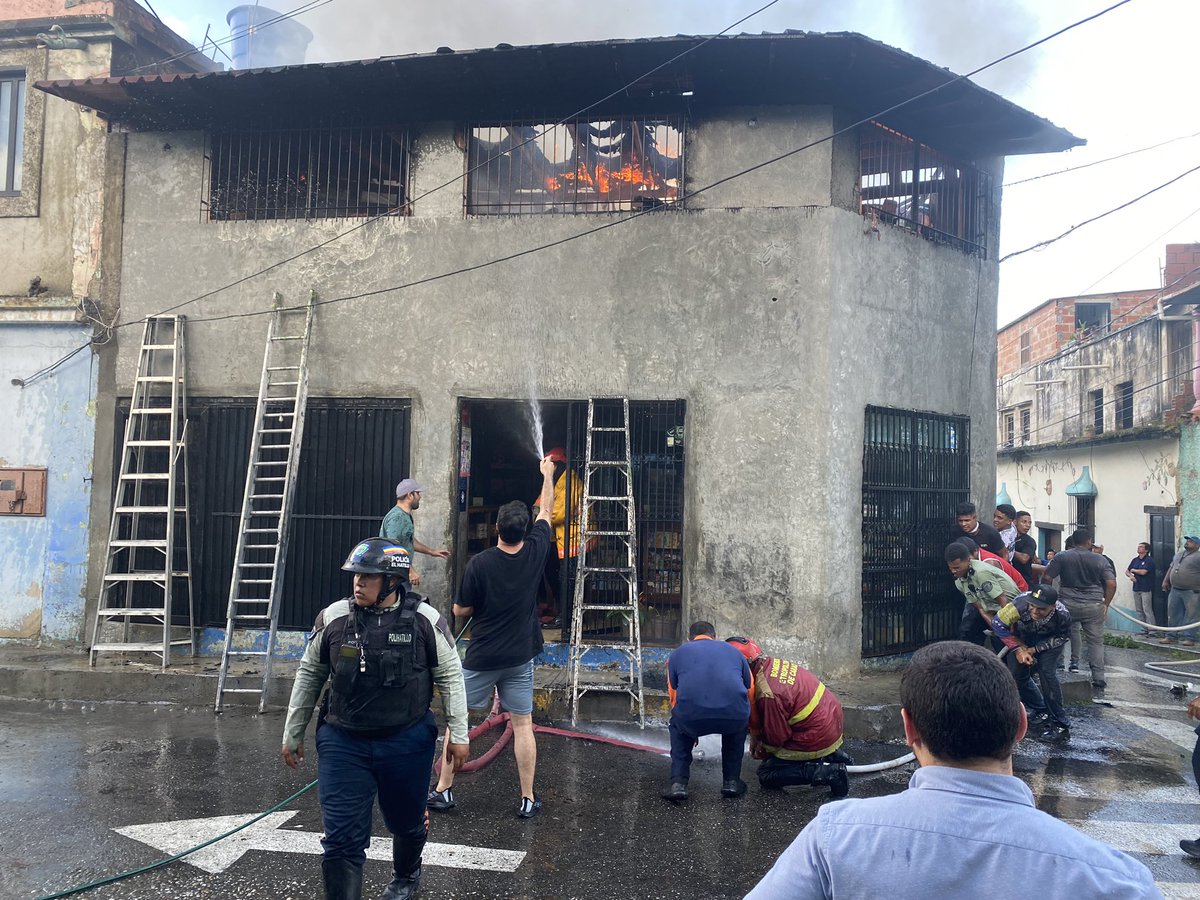 PoliHatillo tweet media