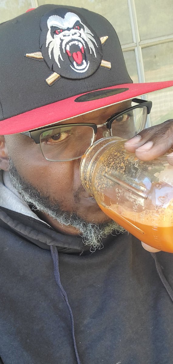 Dank1TheVandal's tweet photo. Good afternoon good peoples, sipping on another carrot juice concoction while sporting this dope @TheClinkRoom fitted "Count Kongula".
#Dank1TheVandal
#FOTD #customhat #TheClinkroom #CountKongula #ClinkerJason #strictlyfitteds #IDontSnapbacks #DopeLogosOnly #NOSIDEPATCHGANG https://t.co/iMD9srXOtv