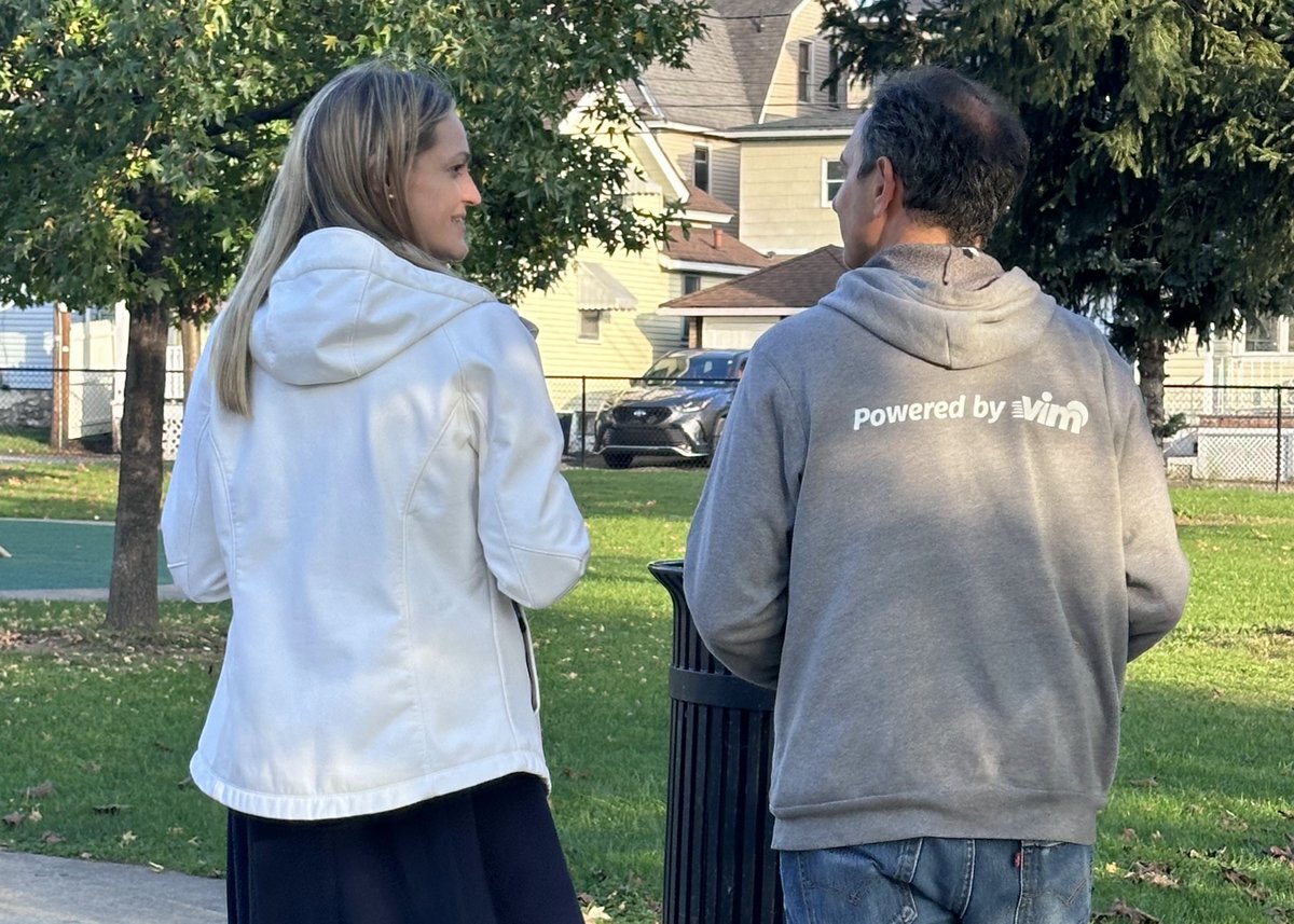 Scranton_Mayor's tweet photo. Yesterday, City Hall employees, Connell Park Walking Club, Valley in Motion, & I celebrated #WalkToAPark Day by walking to Connor’s Park to show commitment to Scranton's green spaces.
With @POTUS's Rescue Plan, spaces like Connor’s Park are getting upgrades for all to enjoy. 🌳 https://t.co/sSEp6UyOxv