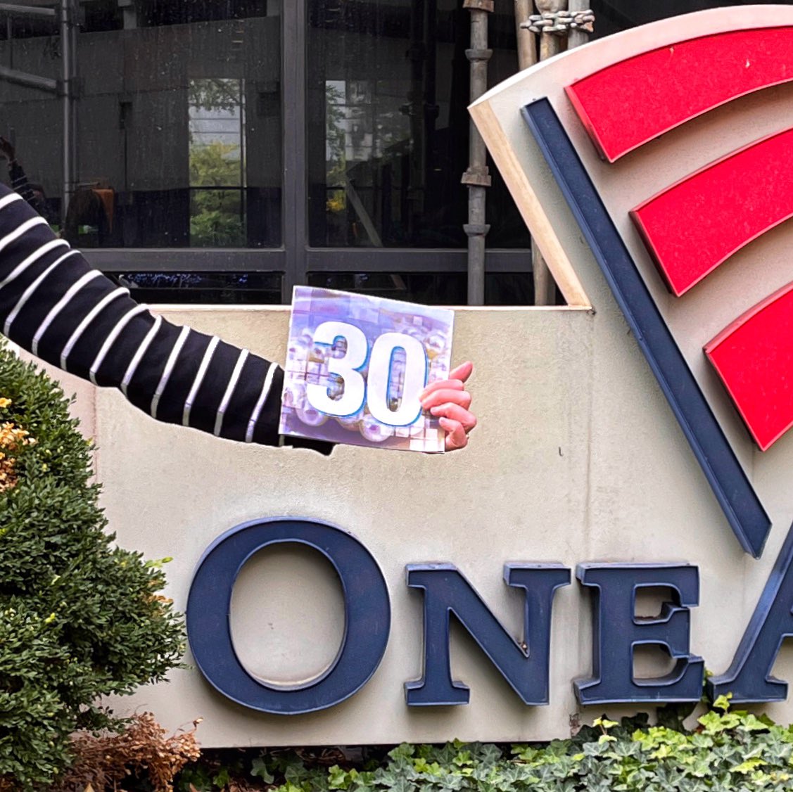 LauraABuckner's tweet image. My colleague Beth marked 30 years at @OneAmerica today. THIRTY years! Love working with her! 

#oneamerica #talent