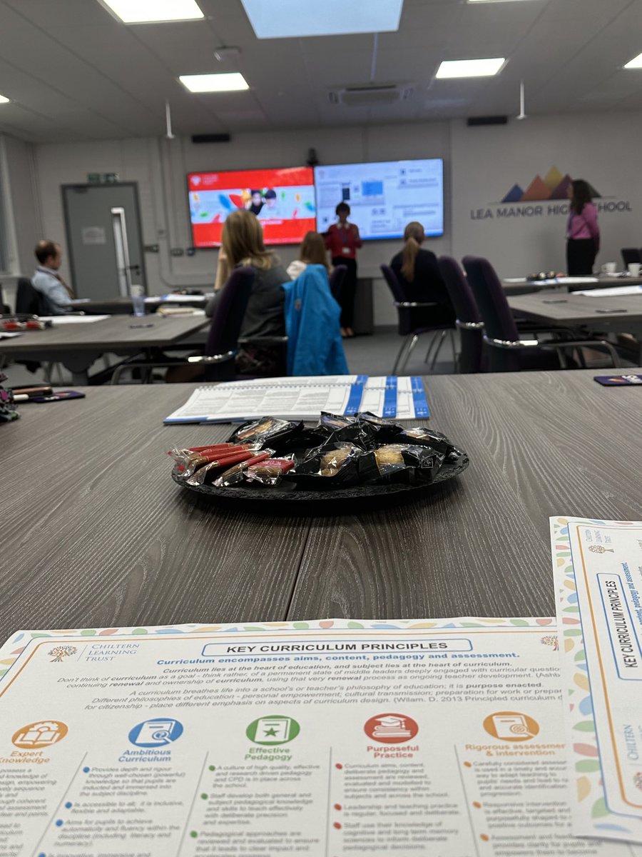 cotton_nadine's tweet photo. A wonderful start to this year’s ⁦@ChilternLT⁩ T&amp;L immersion hosted in the fantastic new conference room ⁦@leamanorschool⁩. Led by the superb @MrsB_FCCT with excellent contributions from  @MrStonnell @MrsB_House #learningmodes #read&amp;write #deliberatepedagogy https://t.co/wIosQuvKJd