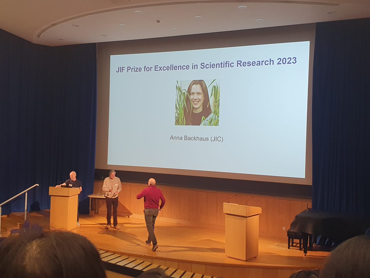 Anna Backhaus tweet media