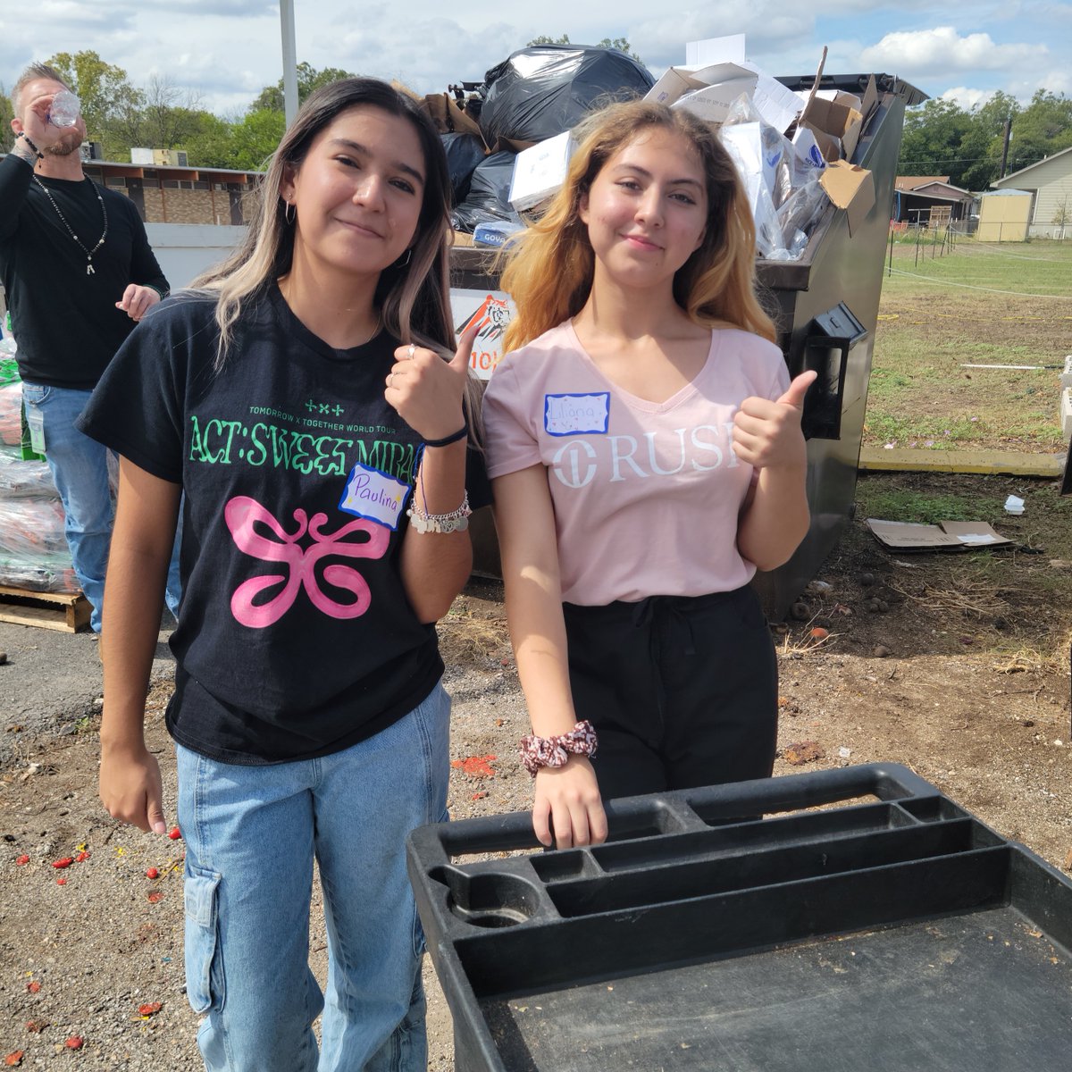 Our CAST Med student advisors volunteered their time at a local food and clothing shelter. We love our San Antonio community and love being a part of the CAST family. #castmed #castschools #drkhosravi