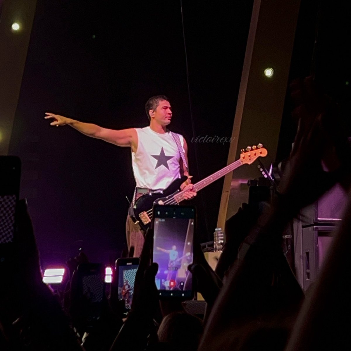 petillasoleille's tweet photo. ja, gdy ktoś powie, że nie lubi 5sos: #The5SOSShowGliwice https://t.co/9388J8CfPz