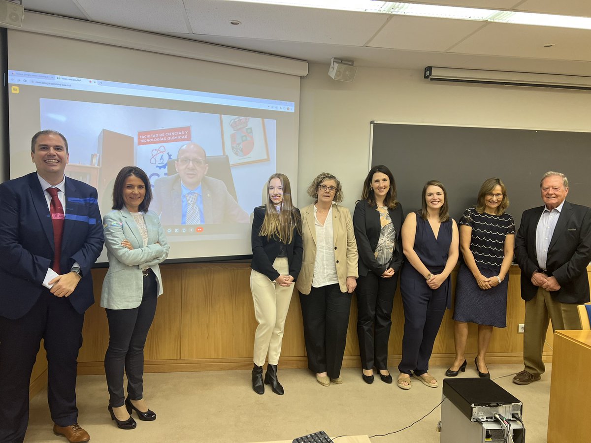 inproquima_ucm's tweet image. Hoy ha defendido brillantemente su Tesis Doctoral “Eliminación de Contaminantes Orgánicos en Sedimentos y Suelos mediante Oxidación Química” nuestra investigadora @AliciaChecaF, dirigida por las profesoras Aurora Santos y Carmen M. Dominguez. 

ENHORABUENA 👏🏻👏🏻👏🏻 @unicomplutense